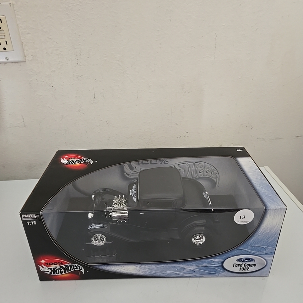 Collectible 1/18 Scale Coupe Ford Rare Goods Car